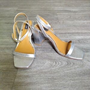 Jaggar sandal print snake silver size 7